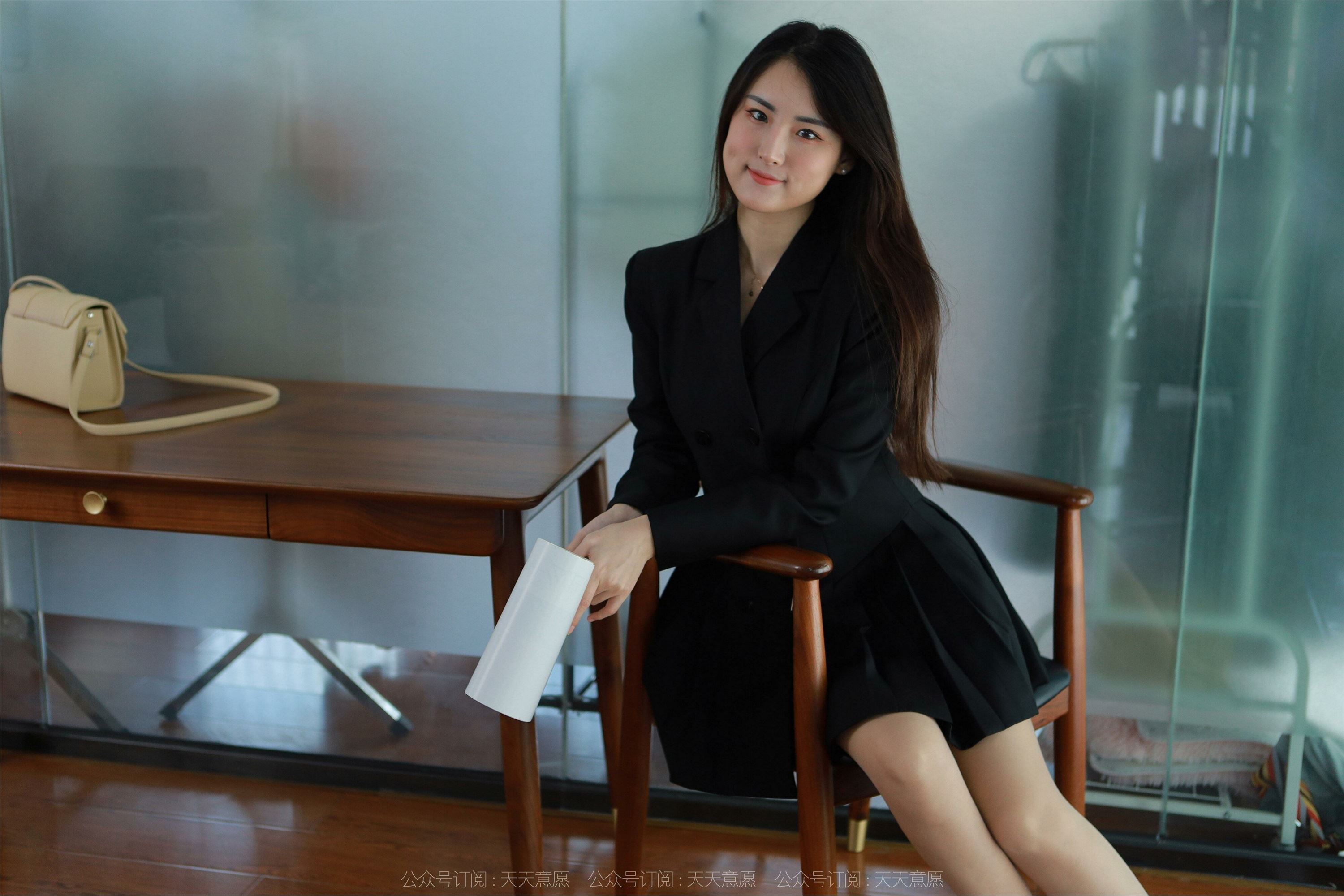 IESS异思趣向  2022.04.20 丝享家 1065：小宝《黑色百褶裙》